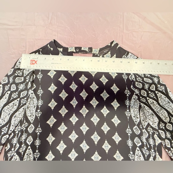 BCBGMaxAzria Donella Tapestry Print Black/White Wrap Top Size XS MSRP $268 - Picture 12 of 14